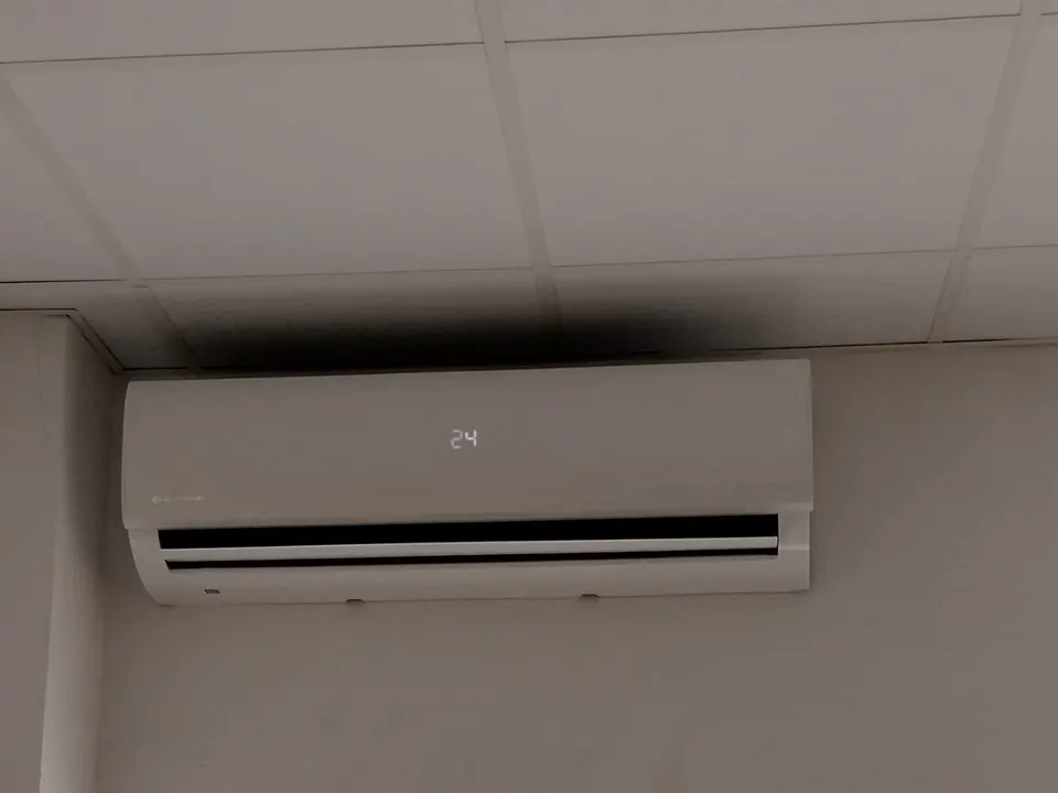 Unidad interior de aire acondicionado instalada en Málaga